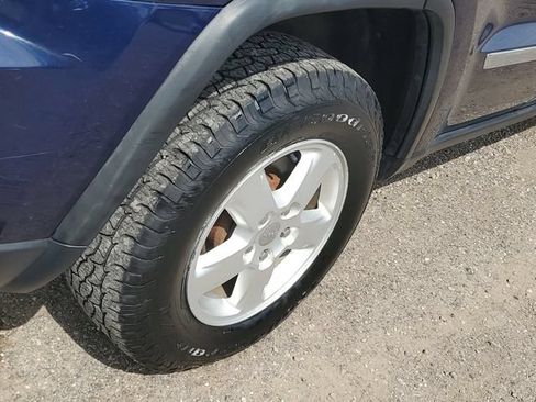 Used 2012 Jeep Grand Cherokee Laredo w/ Laredo E Group AWD/4WD image 5