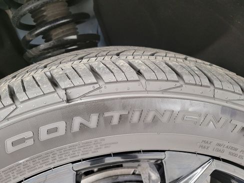 Certified 2024 Chevrolet Traverse RS w/ LPO, Floor Liner Package image 4