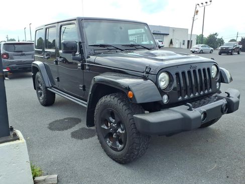 Used 2015 Jeep Wrangler Unlimited Sahara AWD/4WD image 2