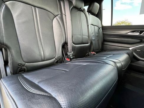 Used 2024 Jeep Wagoneer Series II w/ Flexible Seating Group AWD/4WD image 32