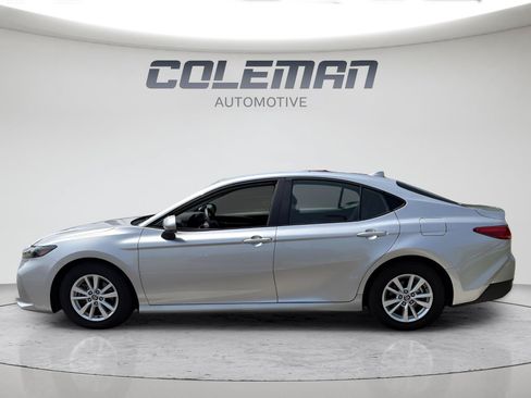 Used 2025 Toyota Camry LE FWD image 3