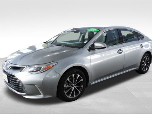 Used 2017 Toyota Avalon XLE image 7