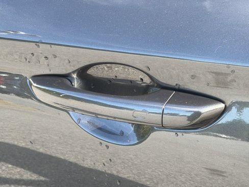 Used 2025 Genesis G70 2.5T RWD image 31