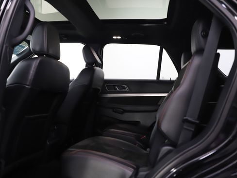 Used 2019 Ford Explorer XLT w/ XLT Sport Appearance Package image 18