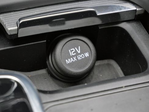 Used 2022 Volvo XC60 B6 R-Design w/ Advanced Package image 29