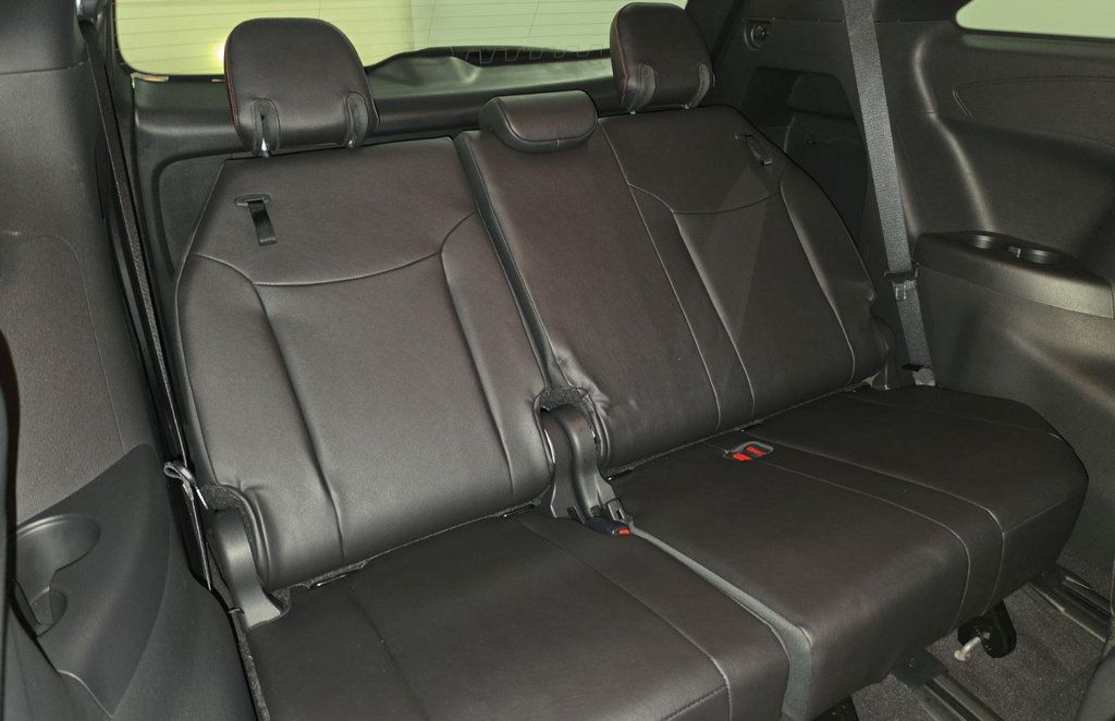Used 2025 Toyota Sienna XSE FWD image 14