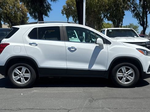 Used 2020 Chevrolet Trax LT w/ LT Convenience Package AWD/4WD image 4