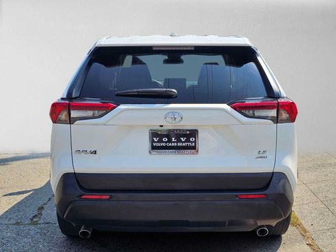 Used 2024 Toyota RAV4 LE AWD/4WD image 4