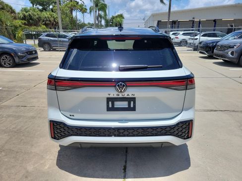 New 2026 Volkswagen Tiguan SE R-Line FWD image 5