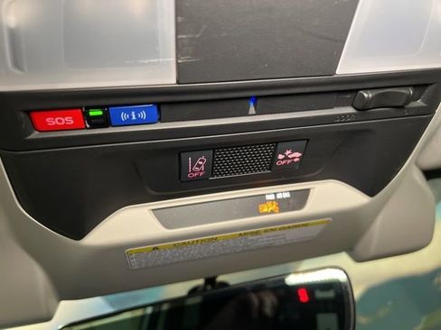 Used 2018 Subaru Crosstrek 2.0i Premium w/ Eyesight System image 42