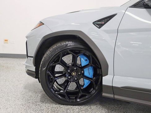 Used 2023 Lamborghini Urus Performante image 18