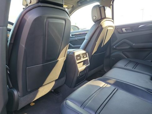 Certified 2023 Porsche Cayenne AWD/4WD image 20
