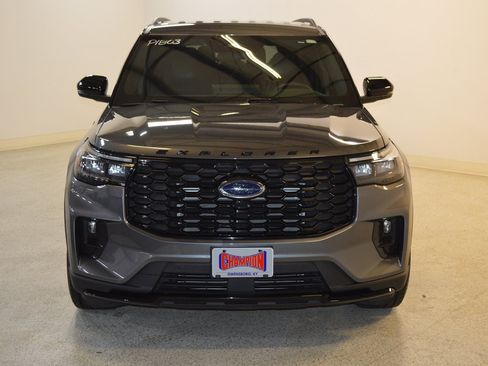 Used 2025 Ford Explorer ST-Line w/ ST-Line Street Pack AWD/4WD image 8