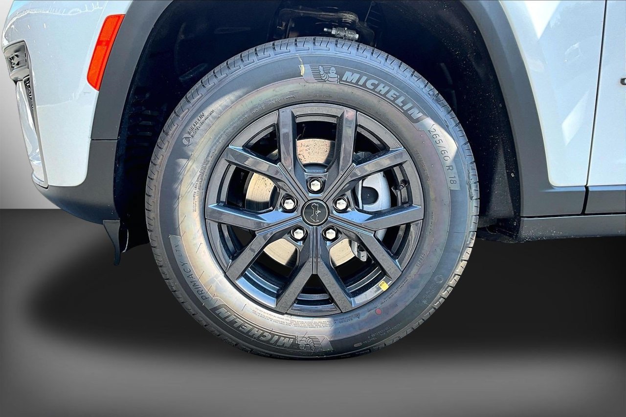 New 2027 Jeep Grand Cherokee Altitude AWD/4WD image 32