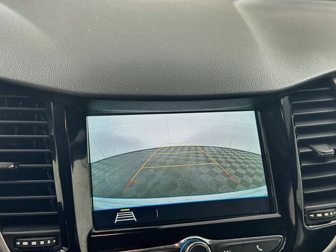 Used 2019 Chevrolet Trax LT w/ LT Convenience Package FWD image 21