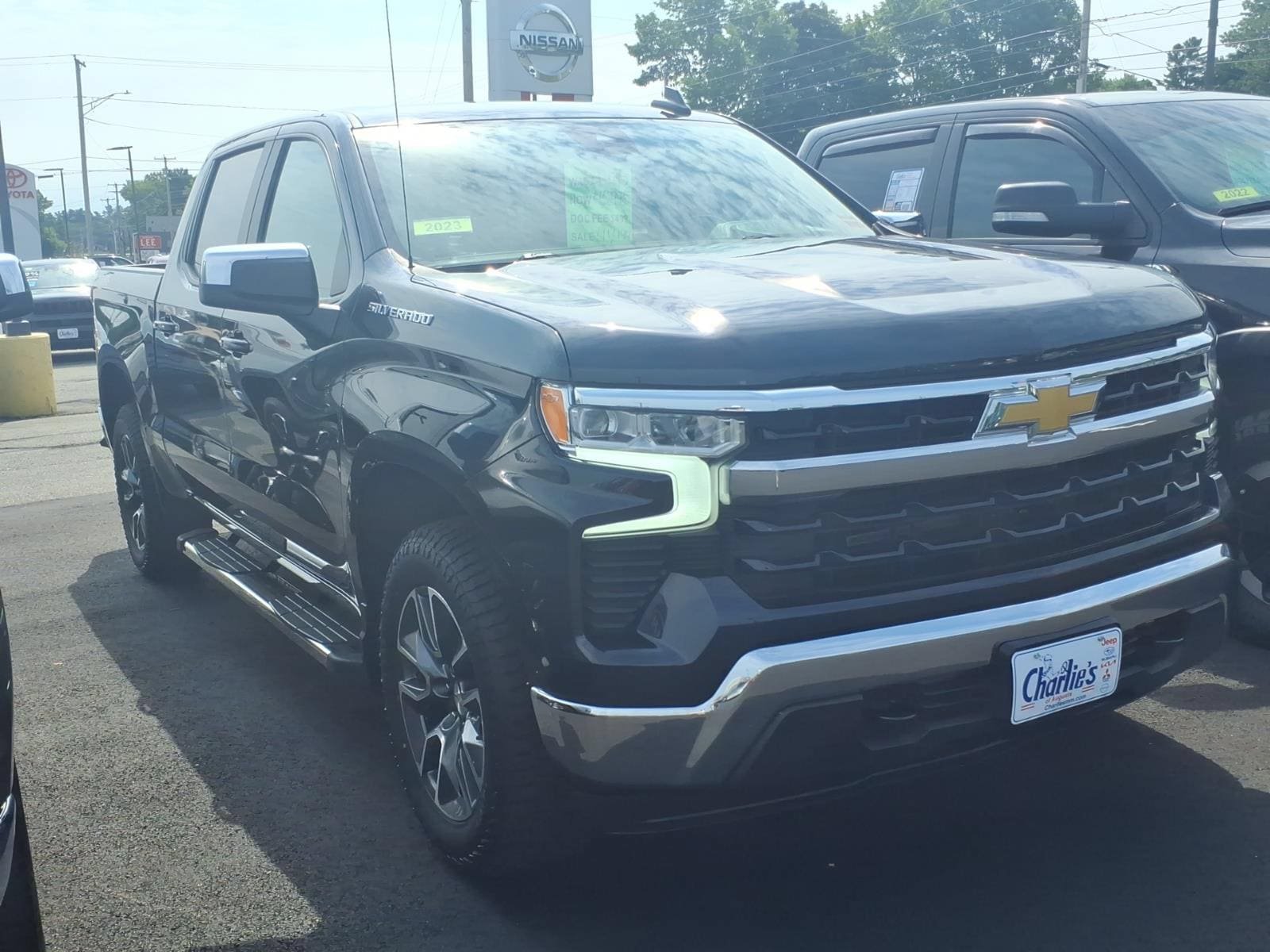 Used 2023 Chevrolet Silverado 1500 LT AWD/4WD image 3