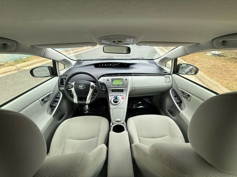 Used 2015 Toyota Prius Three image 25