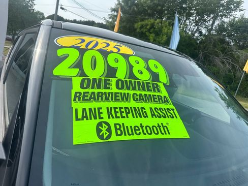 Used 2025 Kia Soul LX w/ LX Technology Package FWD image 23