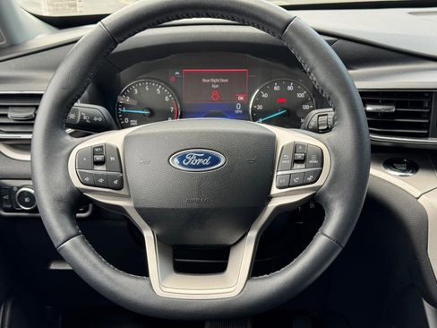 Used 2023 Ford Explorer XLT w/ Equipment Group 202A AWD/4WD image 14