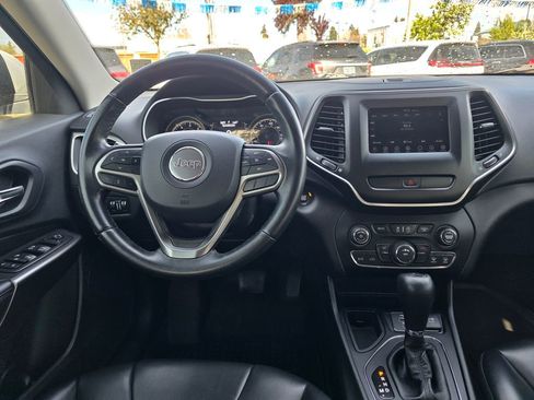 Used 2019 Jeep Cherokee Latitude Plus FWD image 10