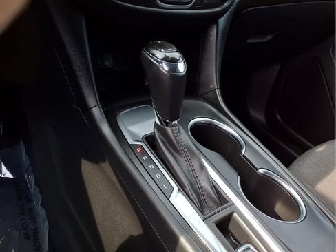 Used 2018 Chevrolet Equinox LT FWD image 8