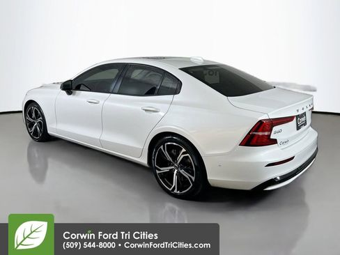 Used 2024 Volvo S60 B5 Plus image 10