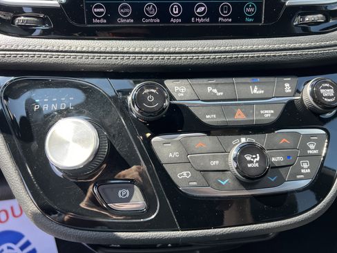 Used 2019 Chrysler Pacifica Limited w/ Advanced Safetytec Group image 20
