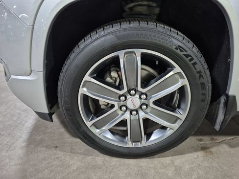 Used 2019 GMC Acadia Denali w/ Technology Package AWD/4WD image 34