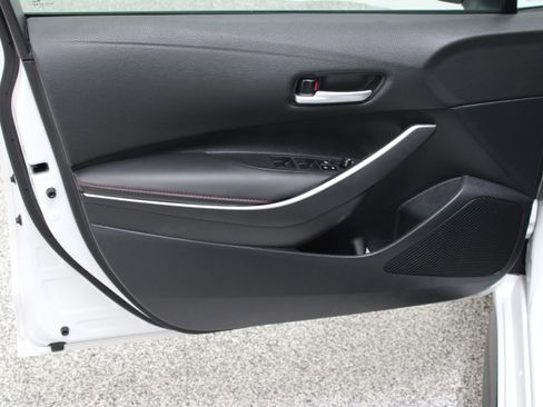 Used 2025 Toyota Corolla SE FWD image 12