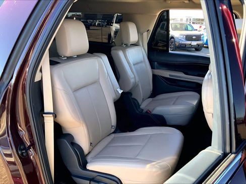 Used 2024 Ford Expedition Max XLT image 19