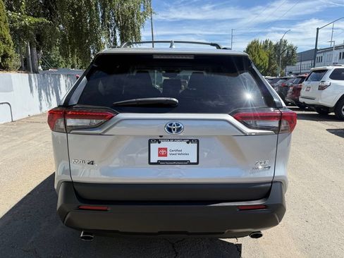 Used 2021 Toyota RAV4 XLE w/ Convenience Package AWD/4WD image 6