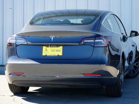 Used 2020 Tesla Model 3 Standard Range Plus image 4