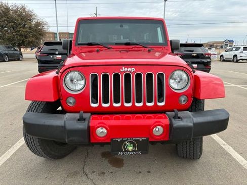 Used 2016 Jeep Wrangler Unlimited Sahara w/ Connectivity Group image 9