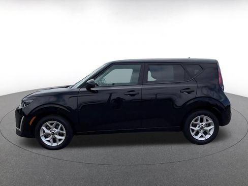 Used 2025 Kia Soul LX w/ LX Technology Package FWD image 9