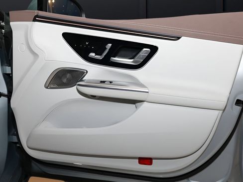 Used 2023 Mercedes-Benz EQE 350+ 4MATIC Sedan image 17