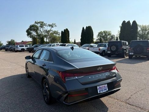 Used 2024 Hyundai Elantra Limited FWD image 3