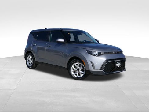Used 2023 Kia Soul S image 29
