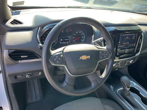 Used 2023 Chevrolet Traverse LT FWD image 16