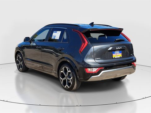 Used 2023 Kia Niro EX Touring image 8