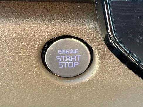 Used 2025 Kia Carnival image 25