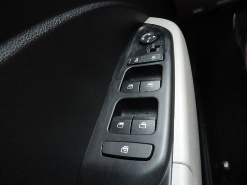 Used 2024 Hyundai Venue SEL FWD image 25