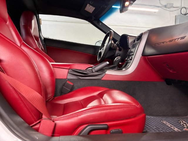 Used 2006 Chevrolet Corvette Coupe w/ Preferred Equipment Group RWD image 19