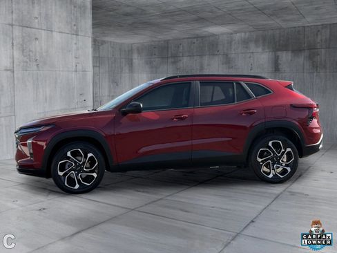 Used 2025 Chevrolet Trax RS FWD image 3