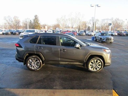 Used 2023 Toyota RAV4 XLE Premium image 6