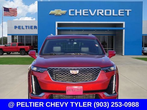 Used 2025 Cadillac XT6 Luxury FWD image 2