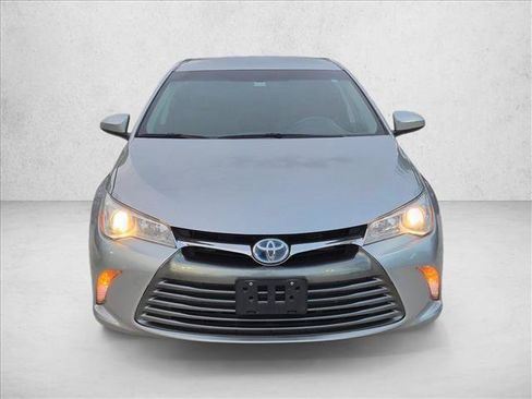 Used 2017 Toyota Camry LE FWD image 2