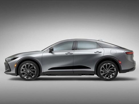 Used 2023 Toyota Crown Limited w/ Advanced Technology Package image 2