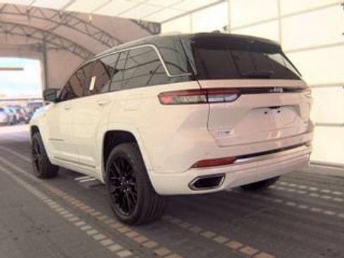 Used 2022 Jeep Grand Cherokee Summit w/ Advanced Protech Group IV AWD/4WD image 5