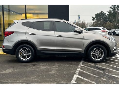 Used 2017 Hyundai Santa Fe Sport image 3