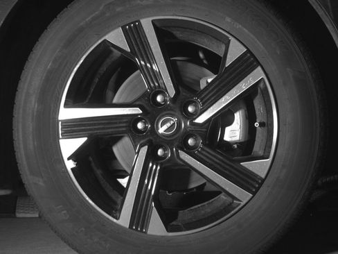 Used 2025 Nissan Sentra SV FWD image 13